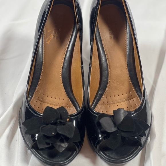 Ecco Black Heels Classic Elegance - Never Worn - Picture 4 of 4